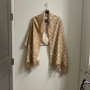 Wool Scarf. L♥️V Style. Not L💔V
